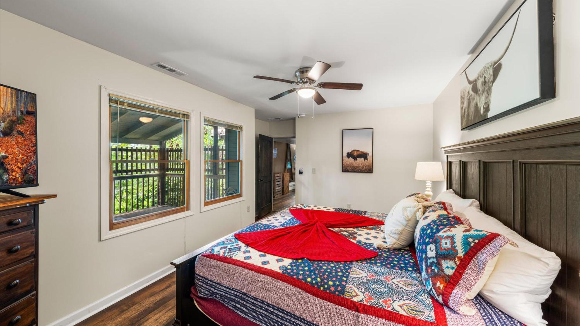 Whiskey Ridge Lodge, A Restored 1940S Gem, 2 Mins From Downtown, Breathtaking City Views, Custom Game Room, And Spacious Elegance Gatlinburg Dış mekan fotoğraf