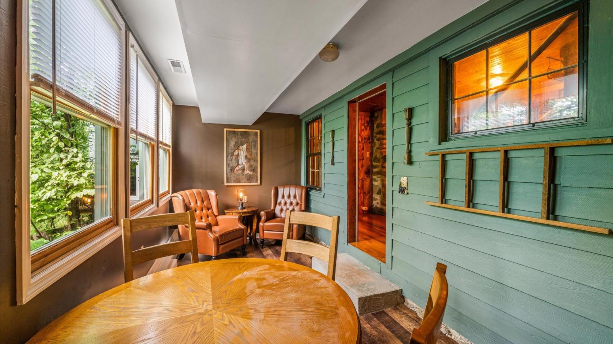 Whiskey Ridge Lodge, A Restored 1940S Gem, 2 Mins From Downtown, Breathtaking City Views, Custom Game Room, And Spacious Elegance Gatlinburg Dış mekan fotoğraf