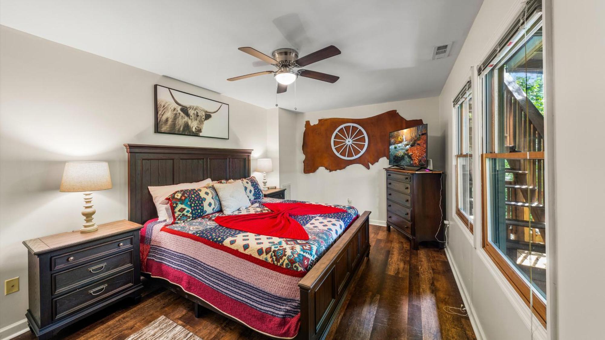 Whiskey Ridge Lodge, A Restored 1940S Gem, 2 Mins From Downtown, Breathtaking City Views, Custom Game Room, And Spacious Elegance Gatlinburg Dış mekan fotoğraf