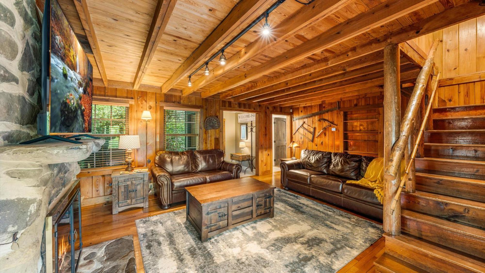 Whiskey Ridge Lodge, A Restored 1940S Gem, 2 Mins From Downtown, Breathtaking City Views, Custom Game Room, And Spacious Elegance Gatlinburg Dış mekan fotoğraf