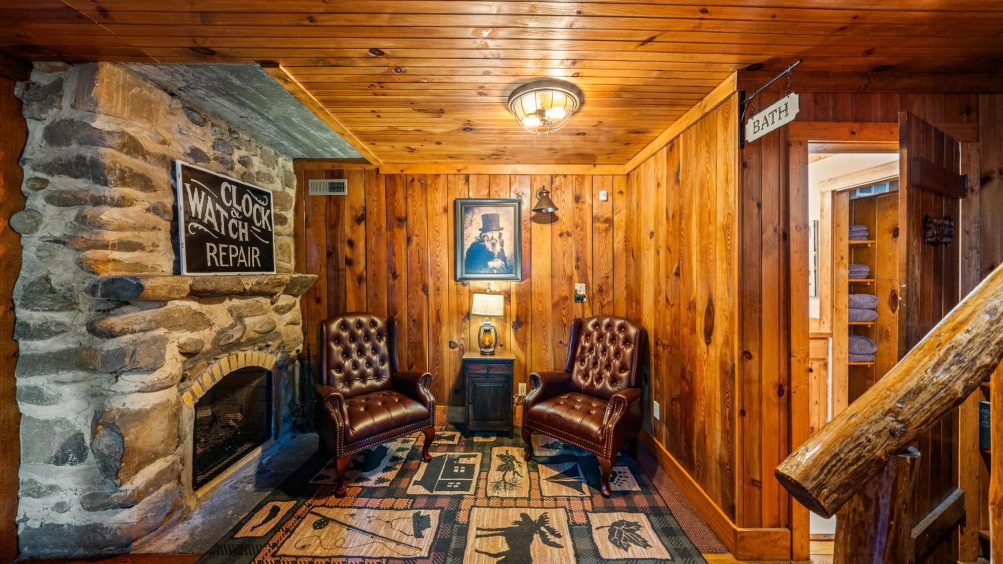 Whiskey Ridge Lodge, A Restored 1940S Gem, 2 Mins From Downtown, Breathtaking City Views, Custom Game Room, And Spacious Elegance Gatlinburg Dış mekan fotoğraf