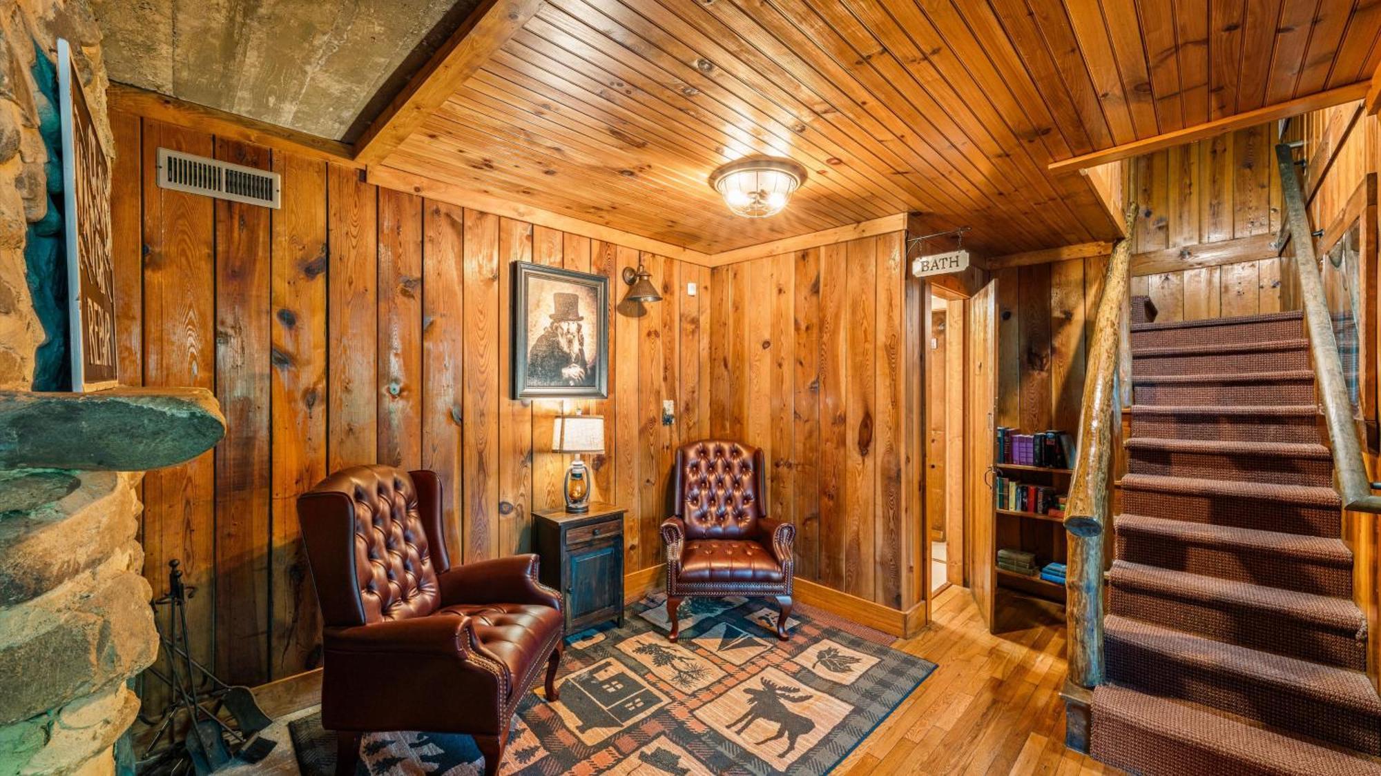 Whiskey Ridge Lodge, A Restored 1940S Gem, 2 Mins From Downtown, Breathtaking City Views, Custom Game Room, And Spacious Elegance Gatlinburg Dış mekan fotoğraf