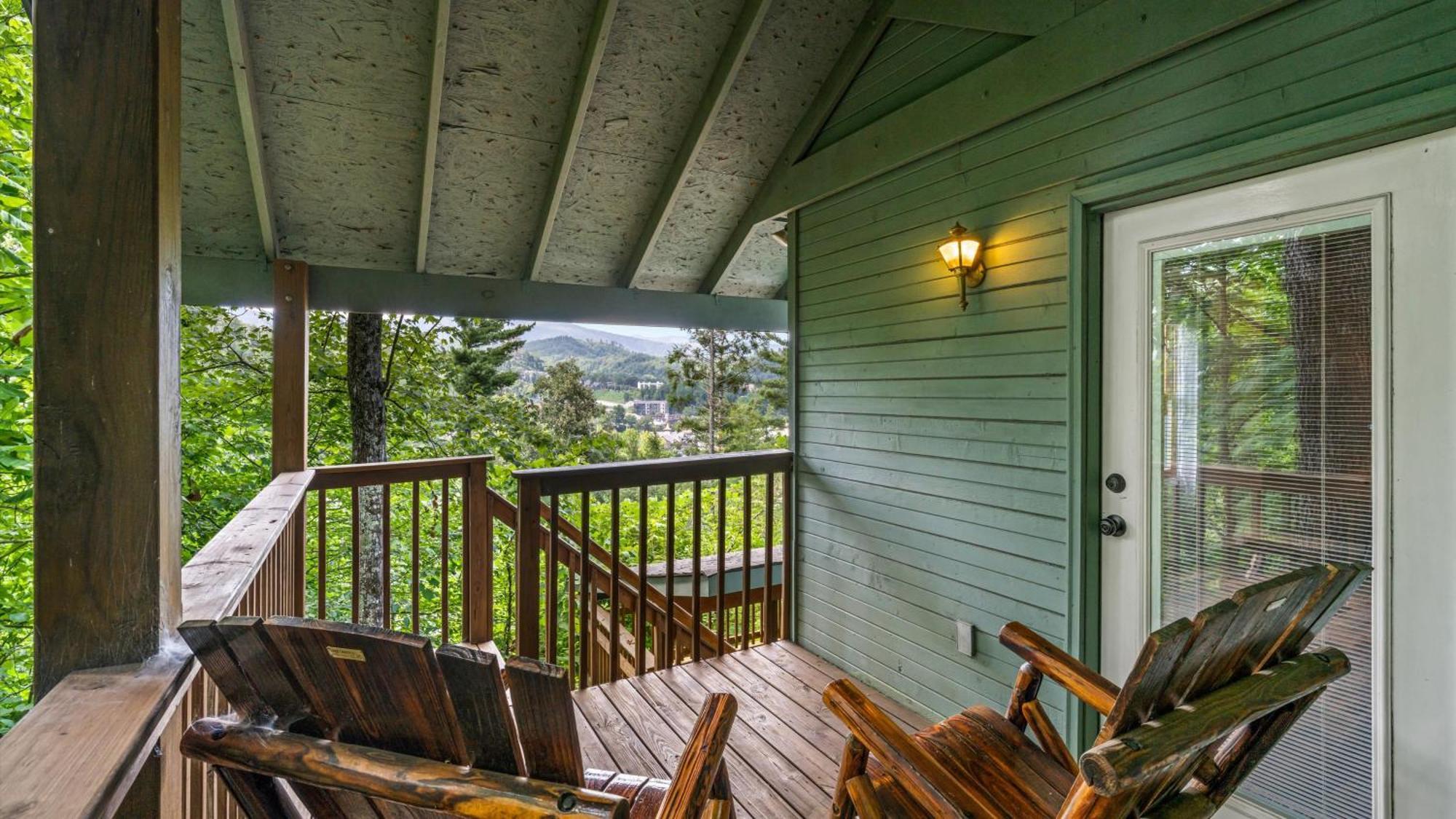 Whiskey Ridge Lodge, A Restored 1940S Gem, 2 Mins From Downtown, Breathtaking City Views, Custom Game Room, And Spacious Elegance Gatlinburg Dış mekan fotoğraf