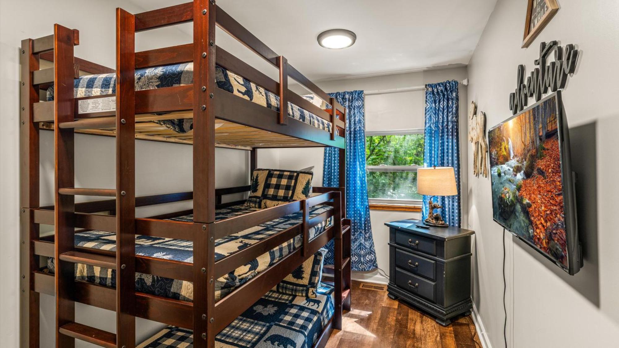 Whiskey Ridge Lodge, A Restored 1940S Gem, 2 Mins From Downtown, Breathtaking City Views, Custom Game Room, And Spacious Elegance Gatlinburg Dış mekan fotoğraf
