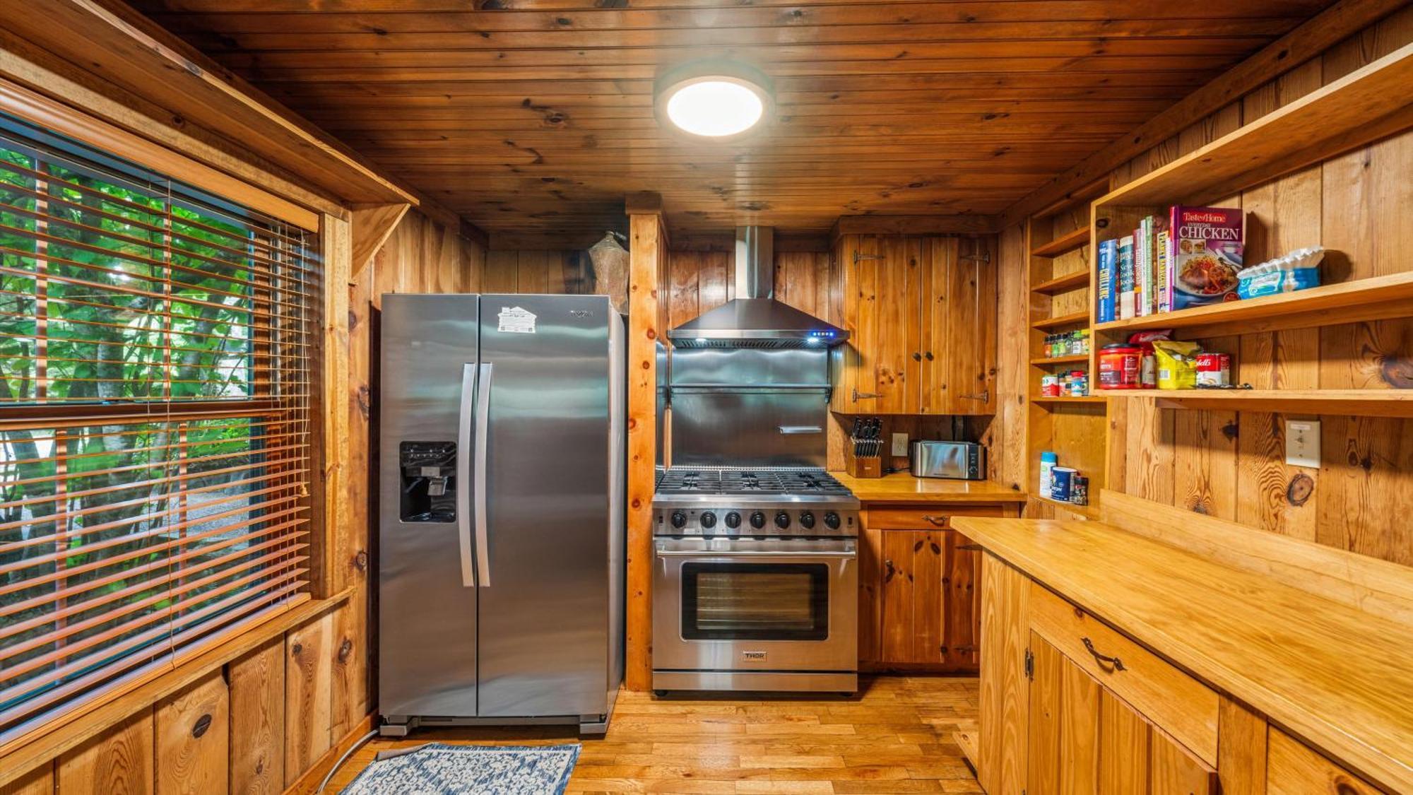 Whiskey Ridge Lodge, A Restored 1940S Gem, 2 Mins From Downtown, Breathtaking City Views, Custom Game Room, And Spacious Elegance Gatlinburg Dış mekan fotoğraf