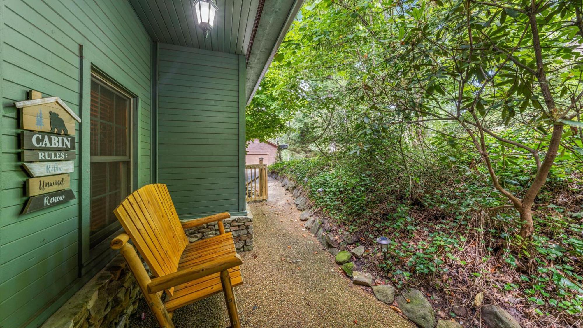 Whiskey Ridge Lodge, A Restored 1940S Gem, 2 Mins From Downtown, Breathtaking City Views, Custom Game Room, And Spacious Elegance Gatlinburg Dış mekan fotoğraf