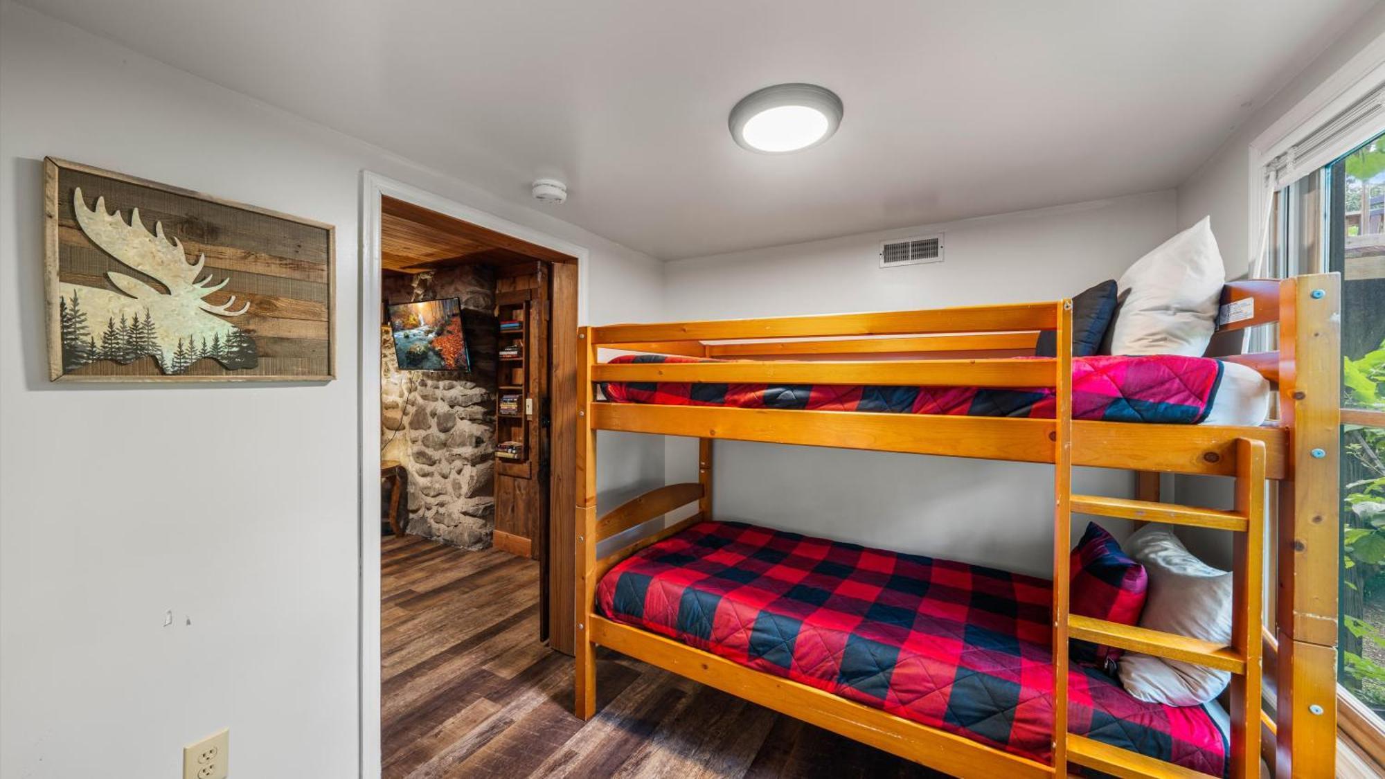 Whiskey Ridge Lodge, A Restored 1940S Gem, 2 Mins From Downtown, Breathtaking City Views, Custom Game Room, And Spacious Elegance Gatlinburg Dış mekan fotoğraf