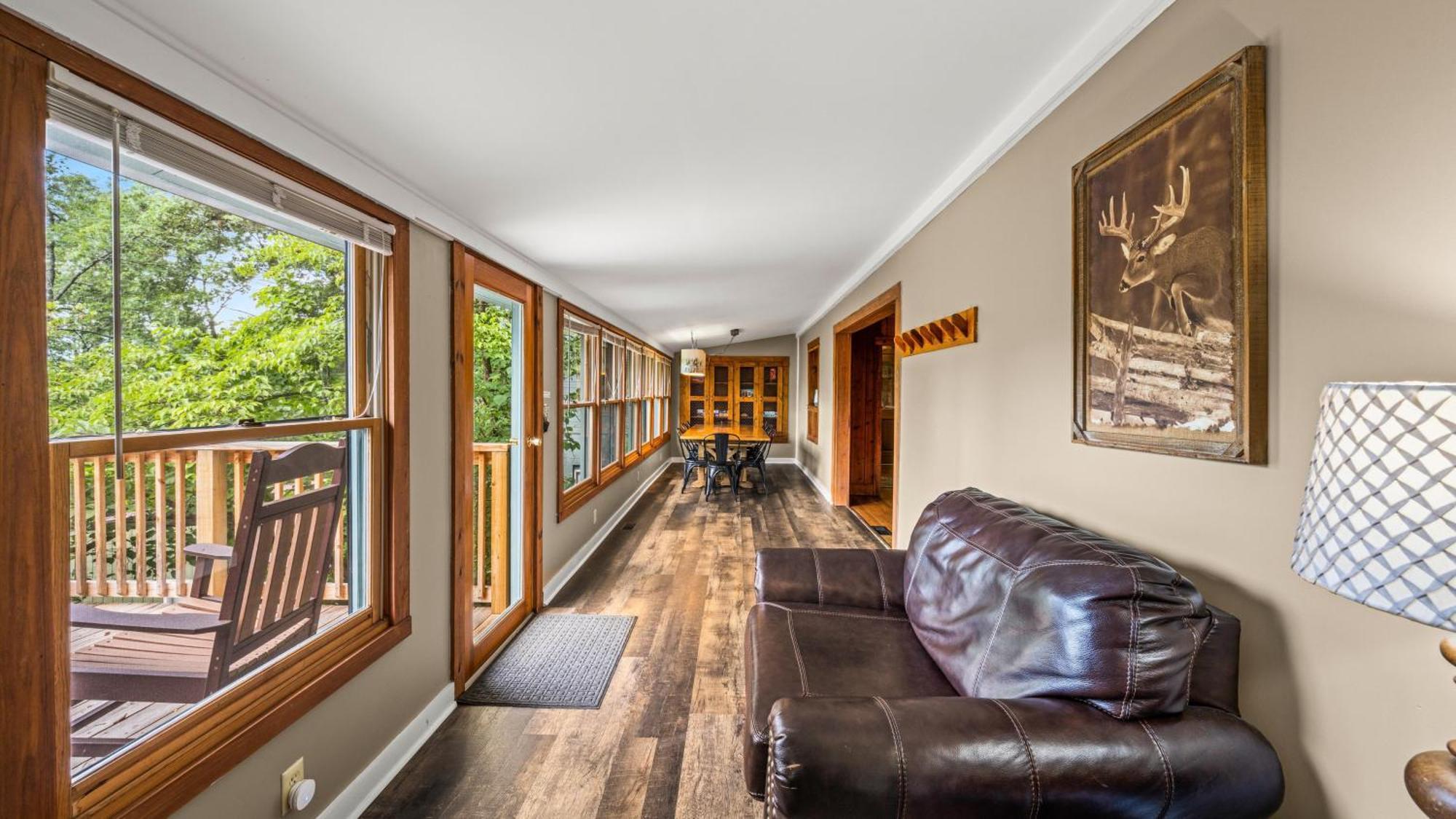 Whiskey Ridge Lodge, A Restored 1940S Gem, 2 Mins From Downtown, Breathtaking City Views, Custom Game Room, And Spacious Elegance Gatlinburg Dış mekan fotoğraf