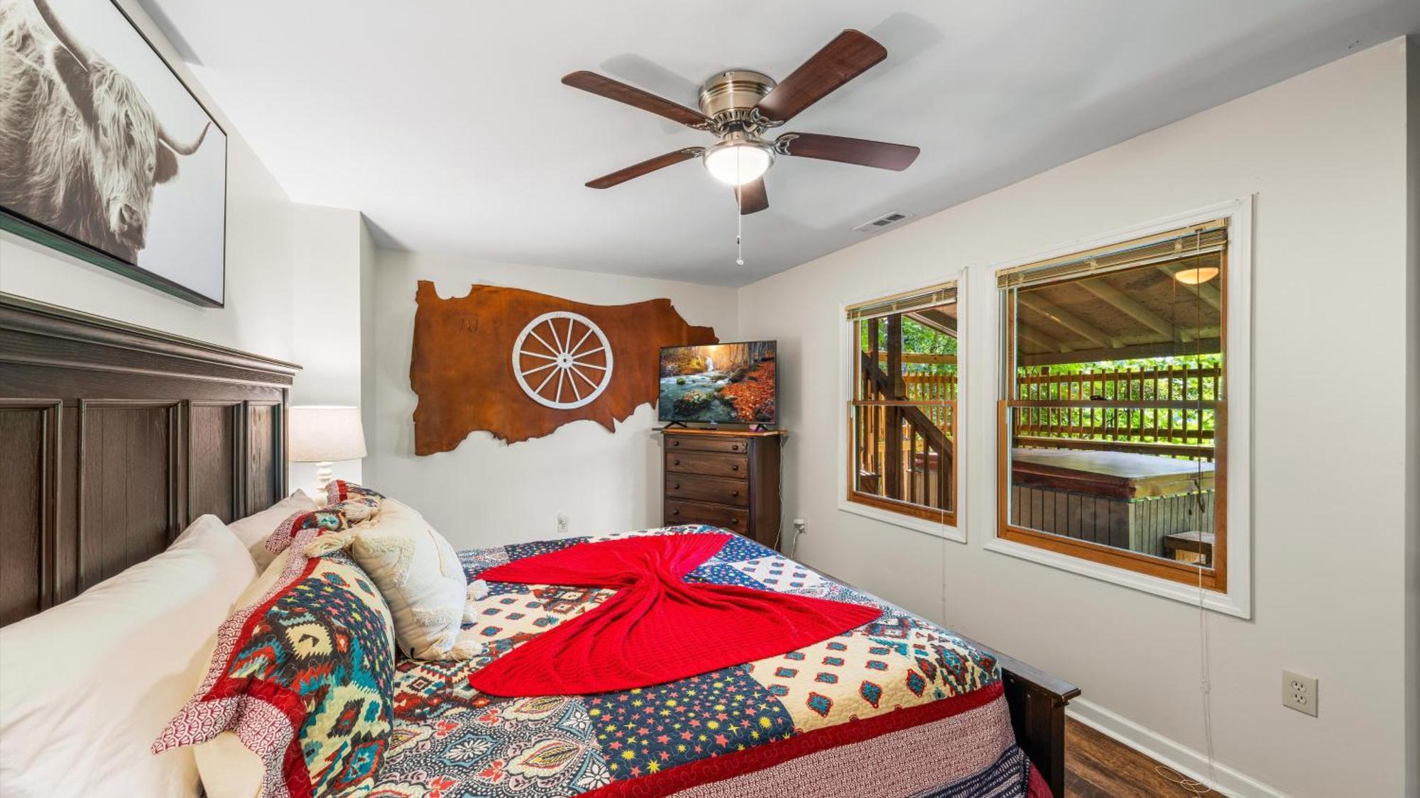 Whiskey Ridge Lodge, A Restored 1940S Gem, 2 Mins From Downtown, Breathtaking City Views, Custom Game Room, And Spacious Elegance Gatlinburg Dış mekan fotoğraf