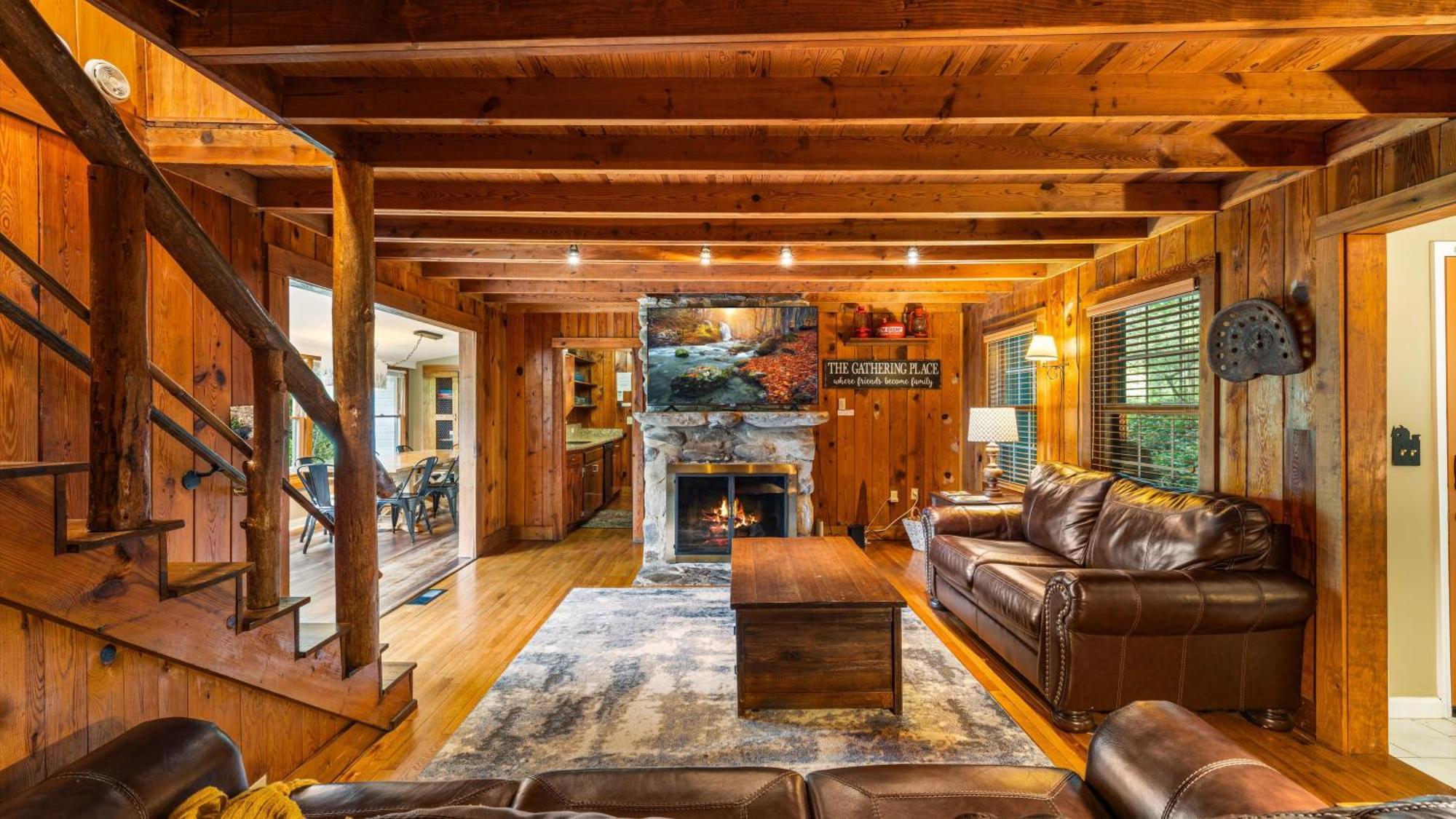 Whiskey Ridge Lodge, A Restored 1940S Gem, 2 Mins From Downtown, Breathtaking City Views, Custom Game Room, And Spacious Elegance Gatlinburg Dış mekan fotoğraf