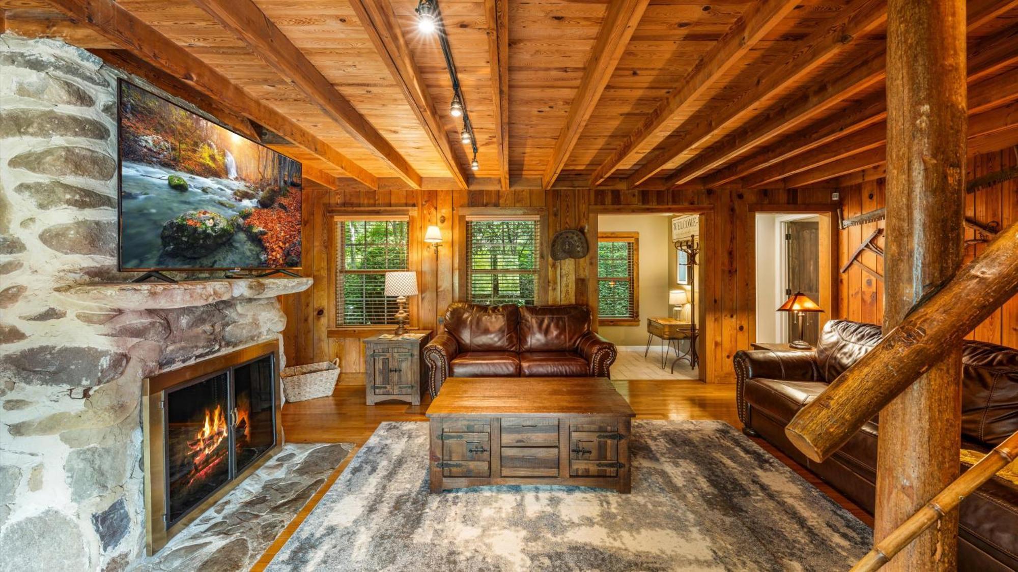 Whiskey Ridge Lodge, A Restored 1940S Gem, 2 Mins From Downtown, Breathtaking City Views, Custom Game Room, And Spacious Elegance Gatlinburg Dış mekan fotoğraf
