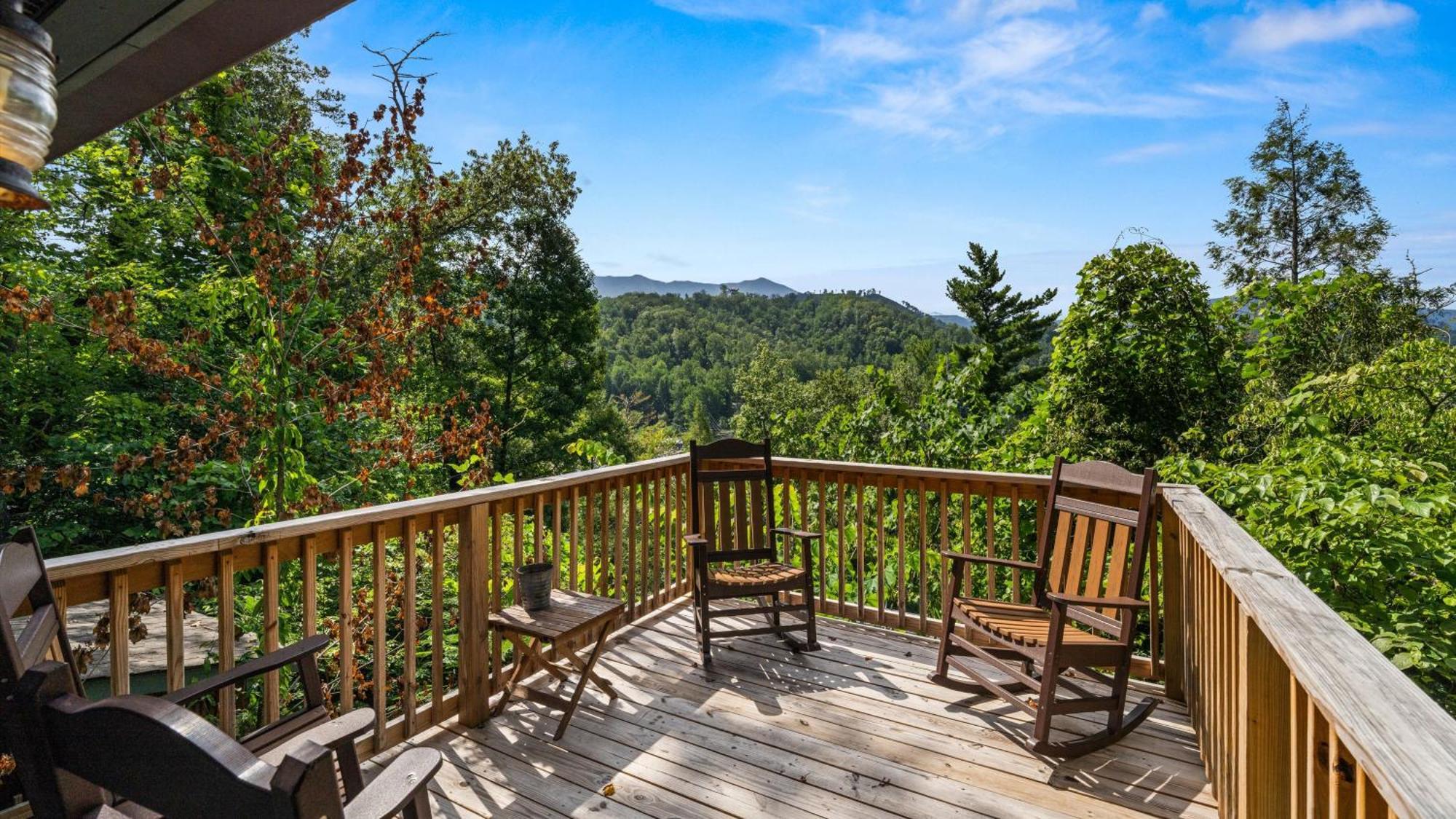 Whiskey Ridge Lodge, A Restored 1940S Gem, 2 Mins From Downtown, Breathtaking City Views, Custom Game Room, And Spacious Elegance Gatlinburg Dış mekan fotoğraf
