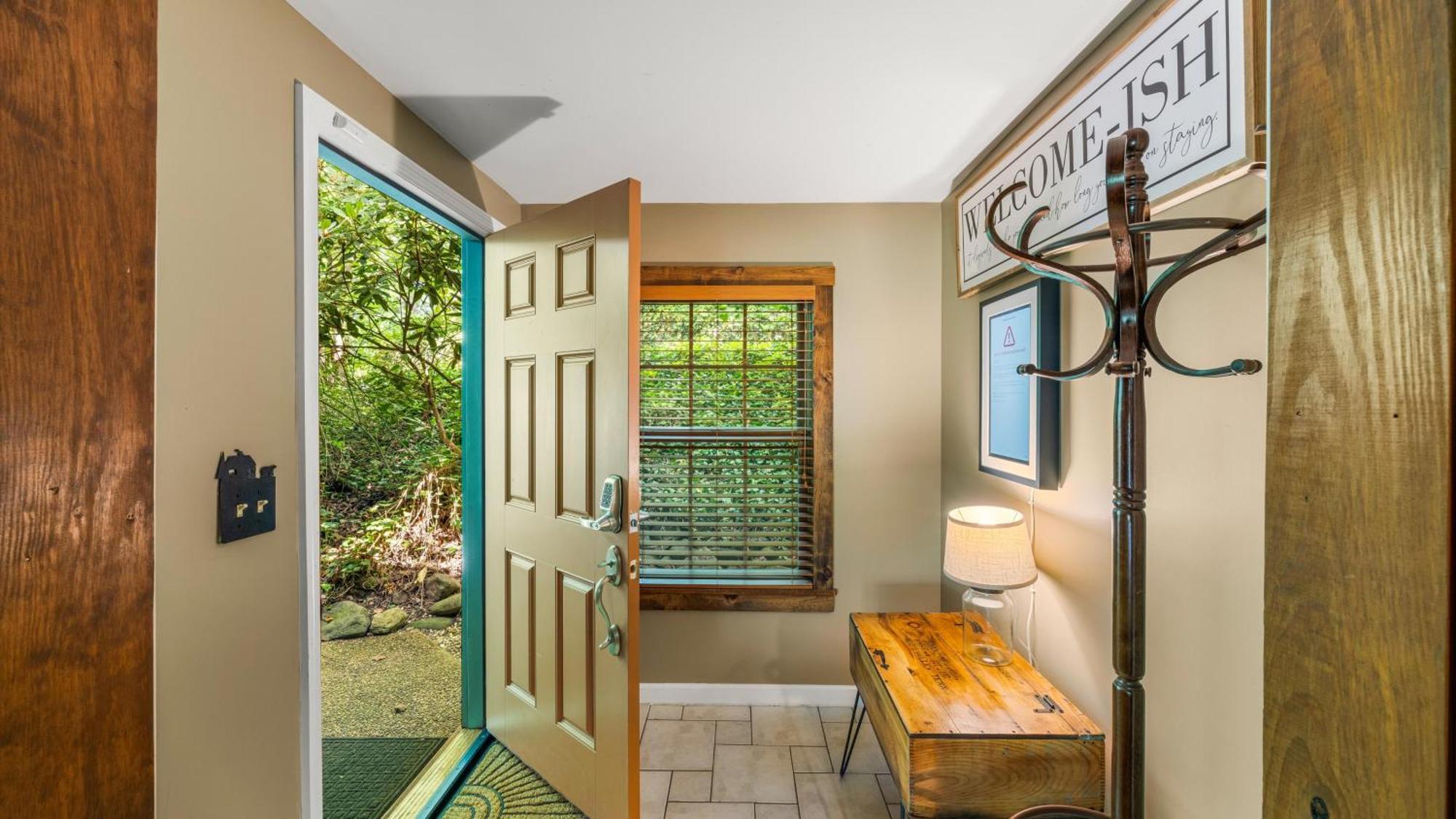 Whiskey Ridge Lodge, A Restored 1940S Gem, 2 Mins From Downtown, Breathtaking City Views, Custom Game Room, And Spacious Elegance Gatlinburg Dış mekan fotoğraf