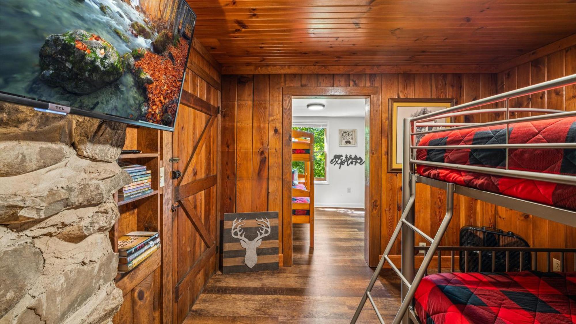 Whiskey Ridge Lodge, A Restored 1940S Gem, 2 Mins From Downtown, Breathtaking City Views, Custom Game Room, And Spacious Elegance Gatlinburg Dış mekan fotoğraf