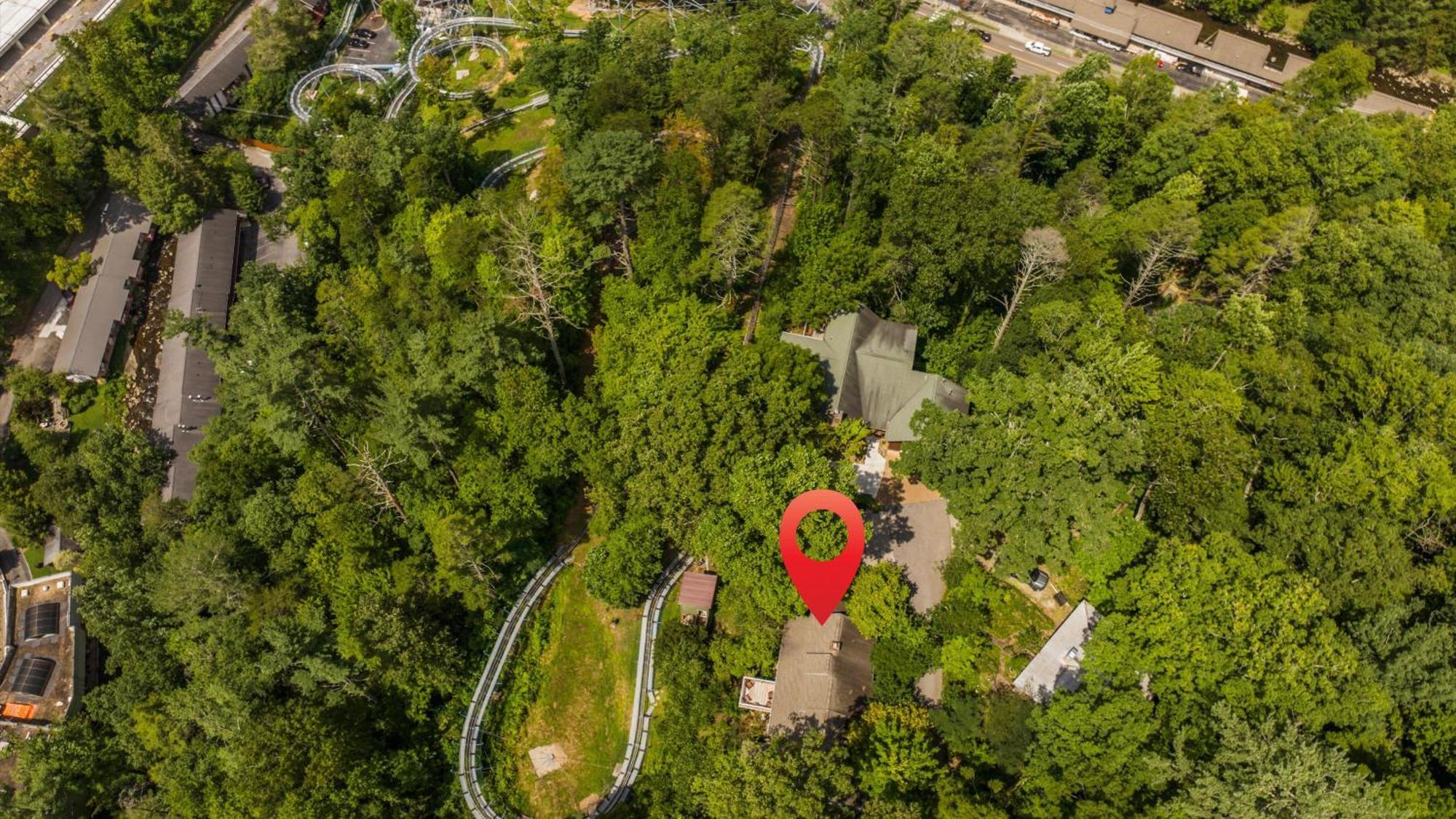 Whiskey Ridge Lodge, A Restored 1940S Gem, 2 Mins From Downtown, Breathtaking City Views, Custom Game Room, And Spacious Elegance Gatlinburg Dış mekan fotoğraf