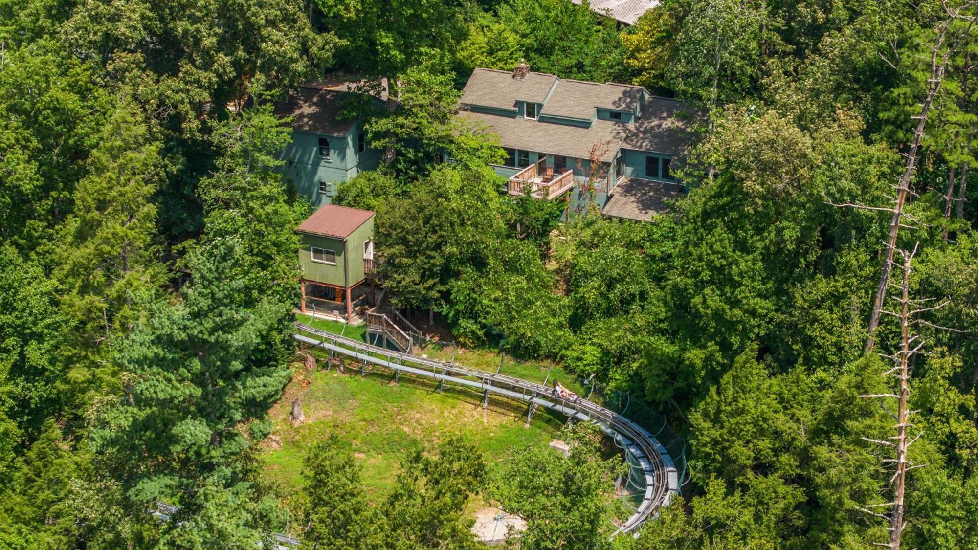 Whiskey Ridge Lodge, A Restored 1940S Gem, 2 Mins From Downtown, Breathtaking City Views, Custom Game Room, And Spacious Elegance Gatlinburg Dış mekan fotoğraf
