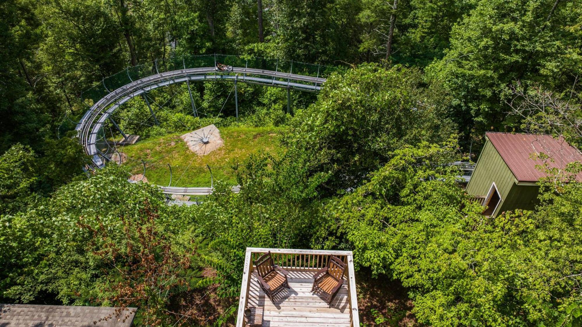 Whiskey Ridge Lodge, A Restored 1940S Gem, 2 Mins From Downtown, Breathtaking City Views, Custom Game Room, And Spacious Elegance Gatlinburg Dış mekan fotoğraf